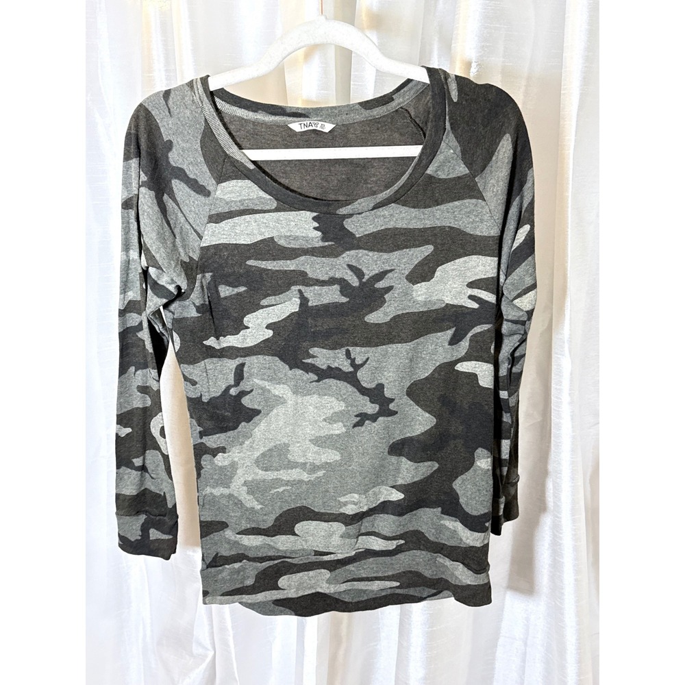 TNA Long Sleeve Top Womens XS Grey Camo Raglan Scoop Neck Camouflage Aritzia